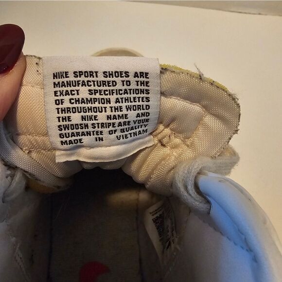 Nike leather hi top sneakers size 6. White with black swish - Picture 8 of 10